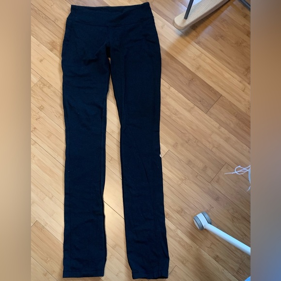 Two Lululemon for one price. One set of capris sz 6 and one set of tights, sz 4 - Picture 7 of 8